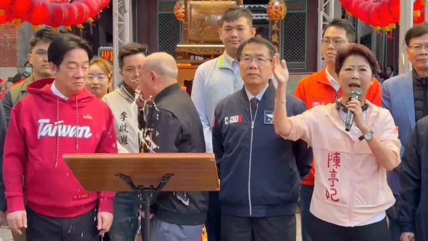 宮廟主委突嘔吐　賴清德參香遭噴濺