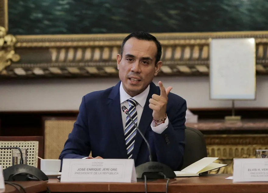 秘魯臨時總統「中餐門」涉貪惹議　執政僅4月遭國會彈劾下台