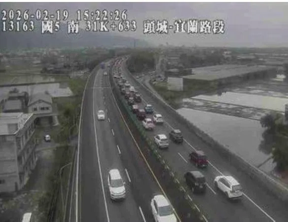 影/「國道停車場」出現了！國5北上宜蘭段紫爆　時速19