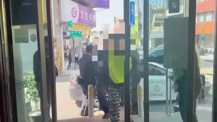 影/搶回收物！嘉義火車站街友遭4人「亂拳打死屍僵」