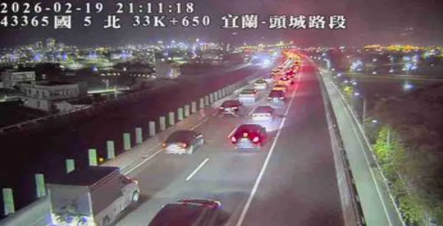 影/崩潰！國道「重災區」時速2字頭　國5北上只剩7公里