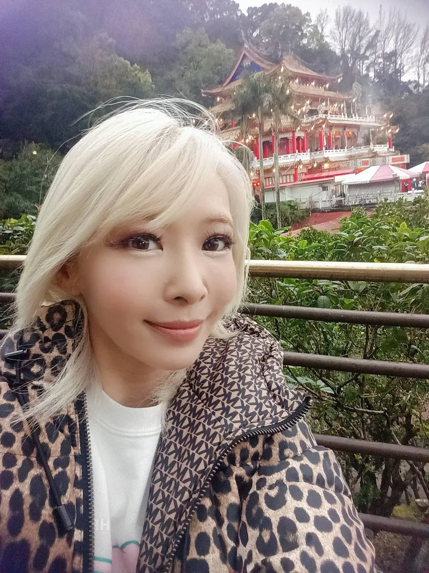 母逝11年！Makiyo帶兒參拜指南宮被暖哭：媽媽的人脈太強大