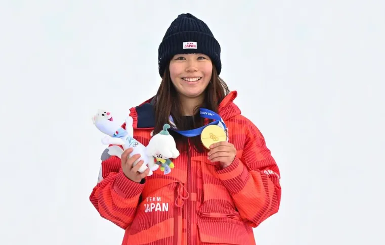 日本最年輕冬奧金牌！　哥哥背後相挺：做飯、接送全包了