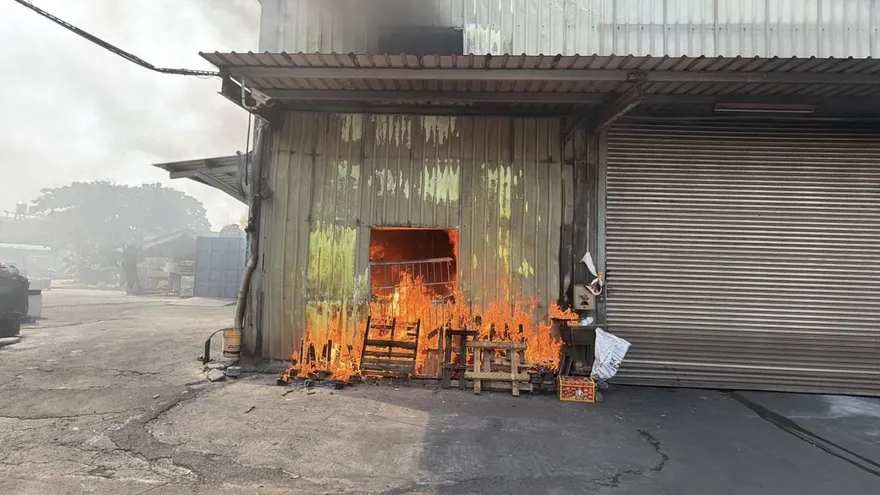 彰化研磨加工廠房火警！烈焰狂竄　燃燒50平方公尺