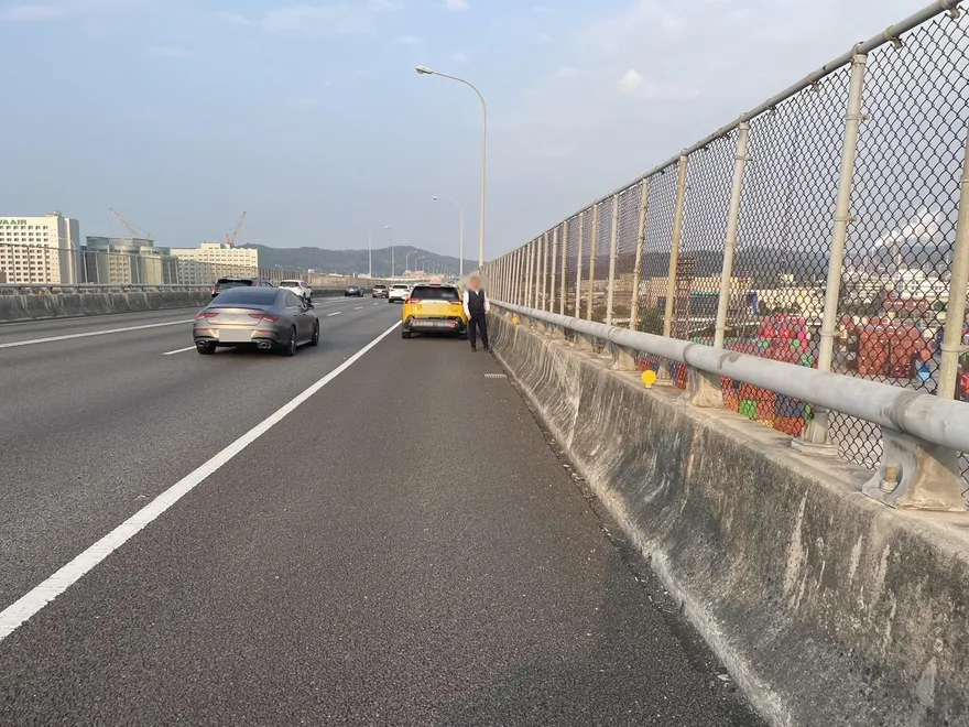 影/五楊高架桃園段35歲男搭小黃喊下車墜落橋下　搶救不治