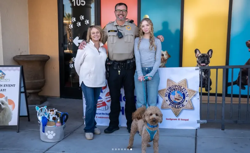 冷血飼主無法登機「原地棄養」狗狗　美超暖員警出手給牠新家