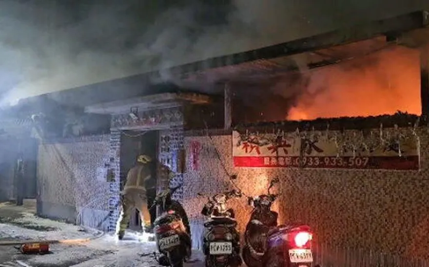 里長辦公室全面燃燒！　疑電動車充電釀災