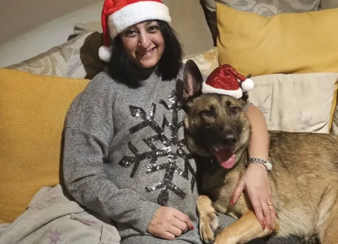 只是被狗狗舔了一下⋯她醒來時手腳全被截肢！　醫曝：元凶是敗血症