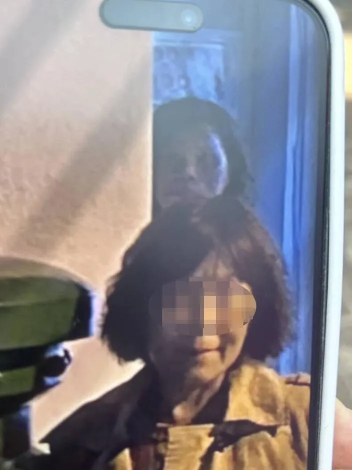 城隍爺保佑！《海角七號》阿嘉的家夫妻拍照「多一人頭」