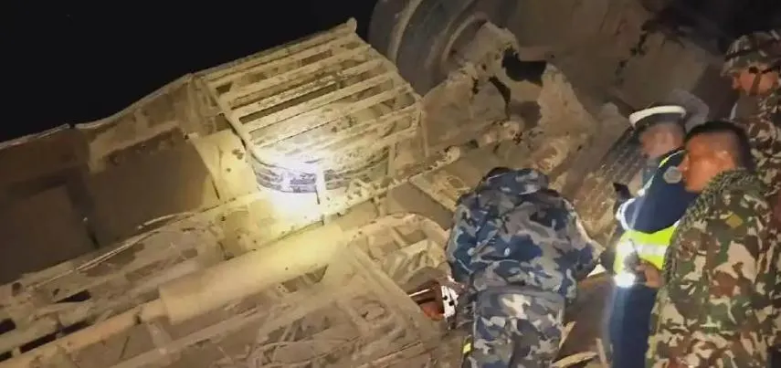 尼泊爾巴士墜河釀18死28傷　陸公民1死1傷