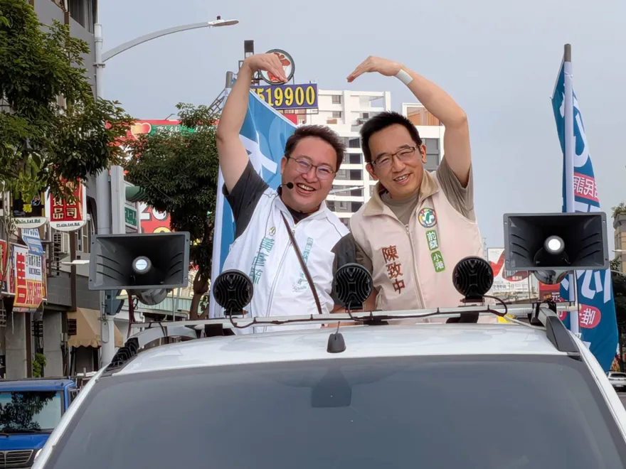 民進黨初選高雄頭籤！賴瑞隆、陳致中陪車掃　陳致中表態不參選全力挺「他」