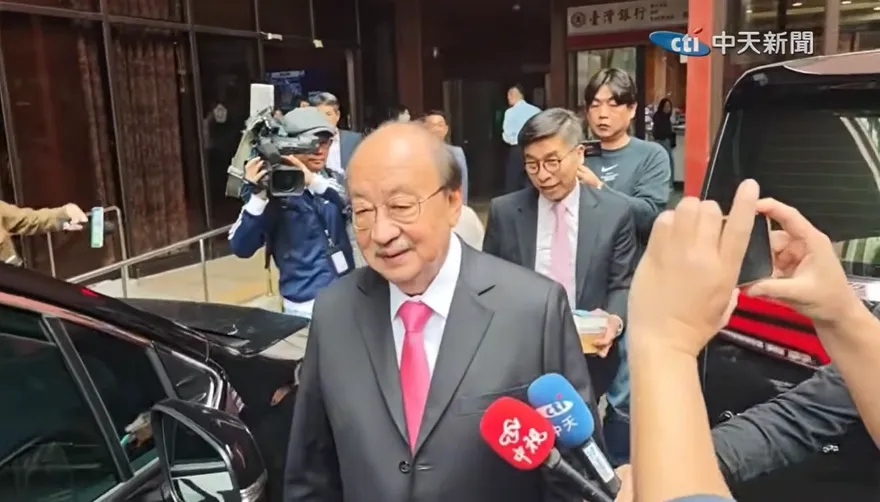 他是最佳翻譯機！吳思瑤曝民進黨團總召選舉內幕