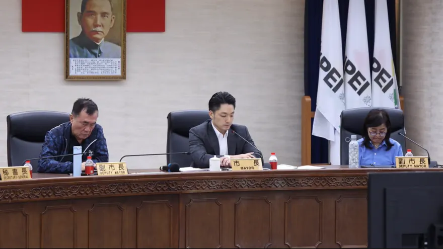 蔣萬安開第一槍！3月起北市12歲以下孩童爸媽「每天少上一小時班 」　薪水還照領