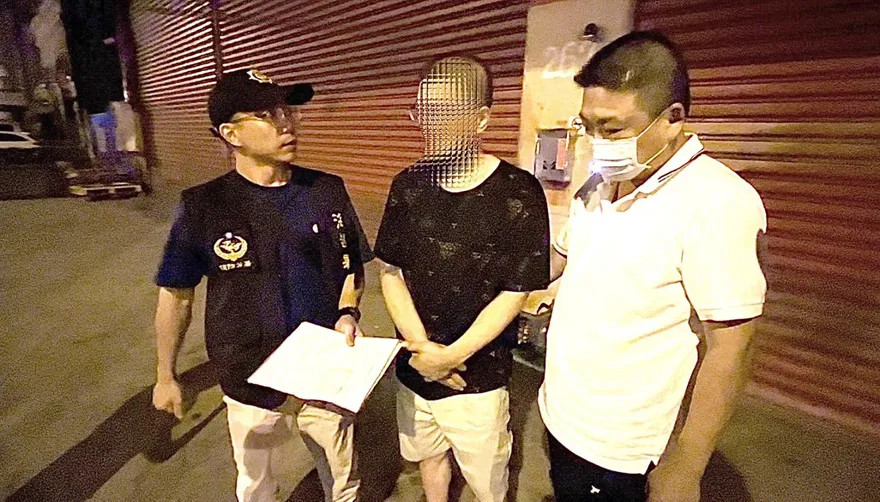 影/新竹男藏二戰德軍配槍、美國黑幫衝鋒長槍　海巡武裝破案