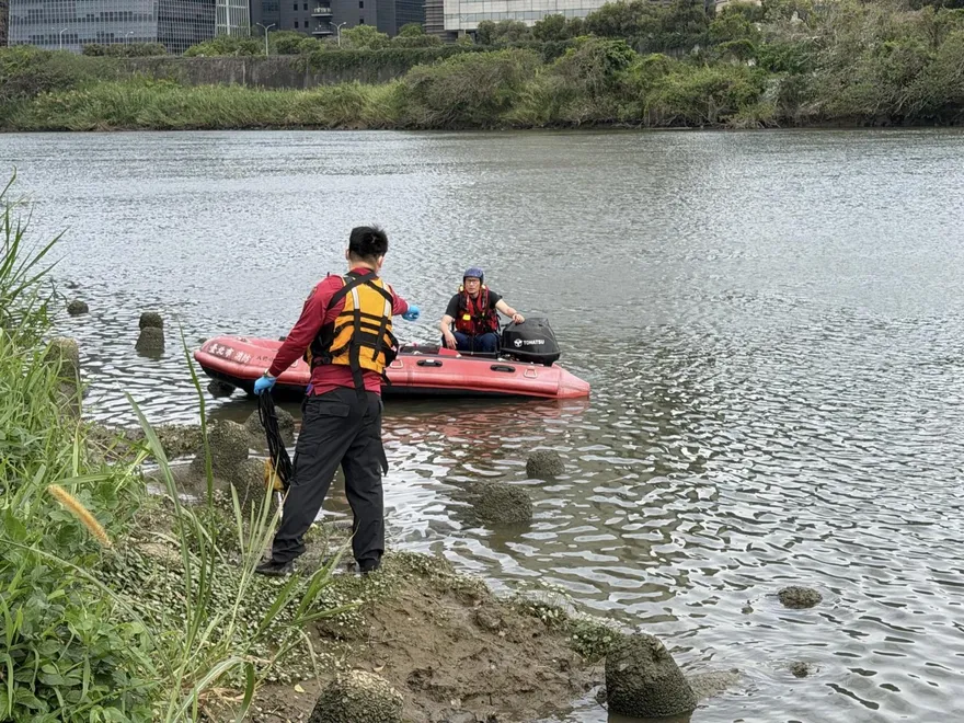 北市迎風河濱公園消波塊卡屍　打撈上岸為85歲老翁