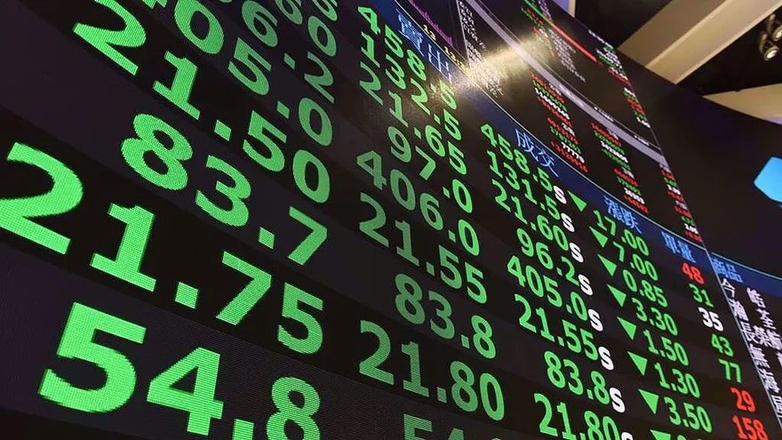 台股周一恐「一次奉還」！專家示警散戶：想避險大跌恐「兩面耳光」