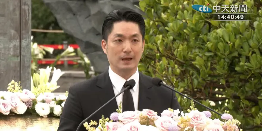 追思228蔣萬安致歉！遇受難家屬舉牌抗議「原諒無可能」