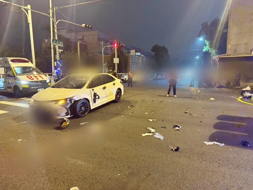 影/愛人陰陽兩隔！苗栗白牌車違規載客闖路口、釀機車情侶死傷