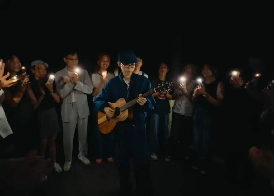 影/方大同逝世週年「消瘦身影曝光」！自彈自唱最後畫面催淚