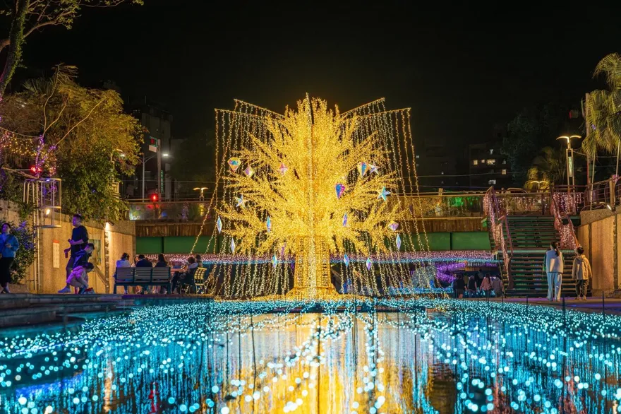 新莊中港光雕7米高星耀之樹3/6閃耀　300萬盞燈海迎白色情人節