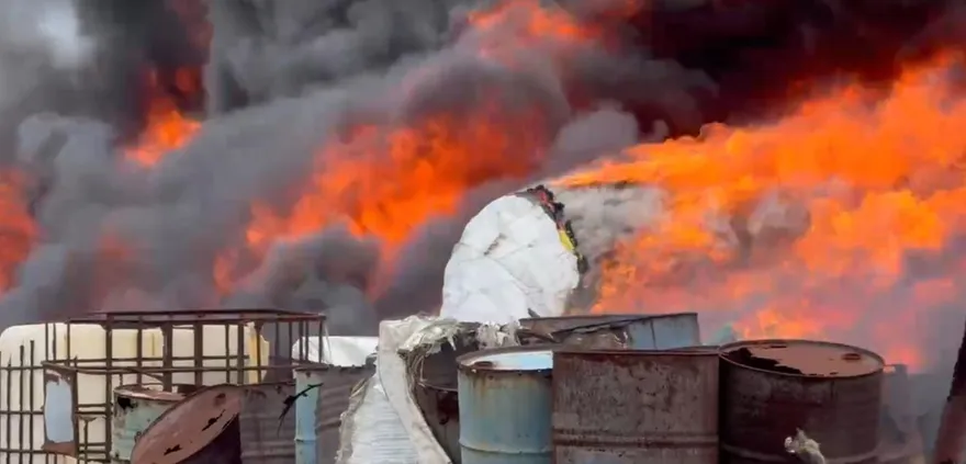 影/彰化1處倉庫全面燃燒「濃煙直竄天際」　驚悚畫面曝光