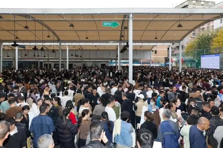 老闆列隊搶人！廣州製衣村節後現搶工潮　日薪上看2700