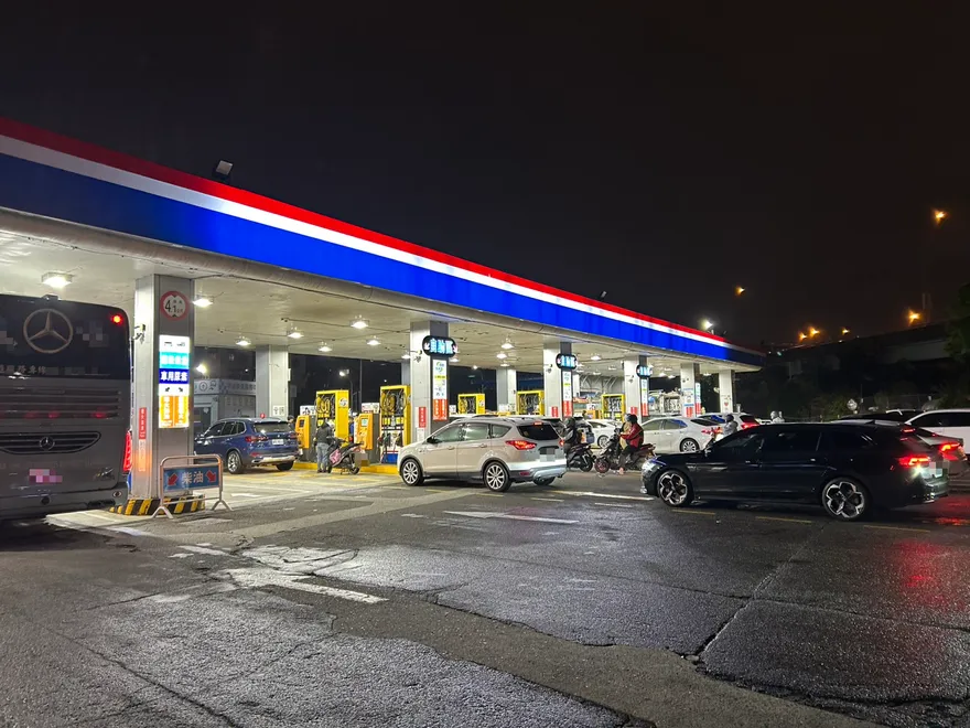 獨/北市內湖週日「夜湧加油潮」　經典賽熱血難敵漲價寒心