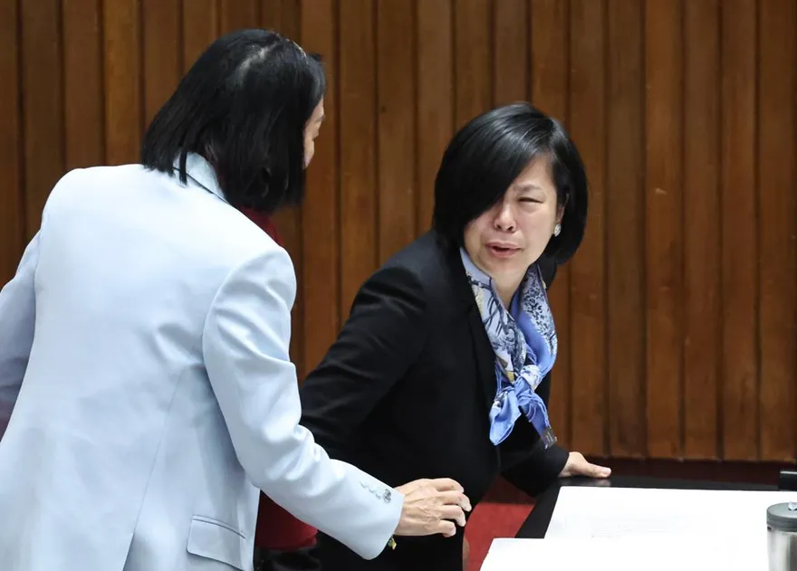 韓國瑜鼓勵、喊媽祖保佑送暖　李貞秀初登國會論壇淚灑現場