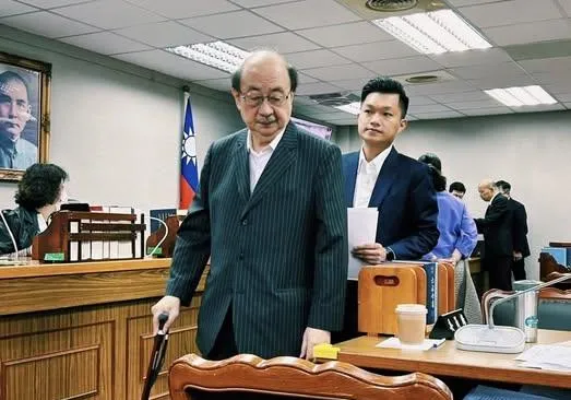 新竹市綠營迎來「後柯建銘」時代！東、北區議員陷全民調激戰