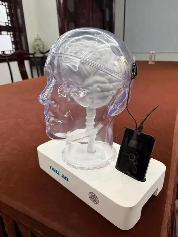 實現意念控制！陸批准全球首款腦機介面醫療器材上市