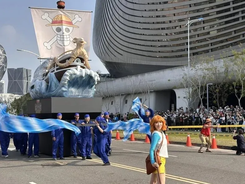 《航海王》黃金梅利號駛進高雄！媽祖護航湧數萬粉絲出動