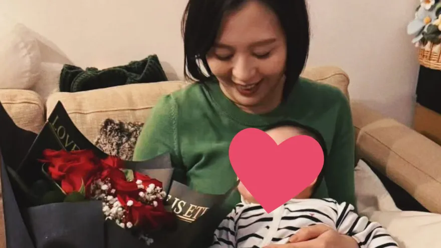 劉品言白色情人節見連晨翔「捧花迎接」超感動　甜喊：不說出口的支持