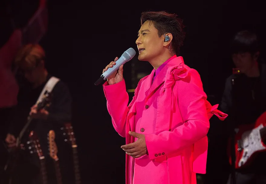 張信哲白色情人節撒糖！甜唱〈做你的男人〉告白「張太太」撩粉