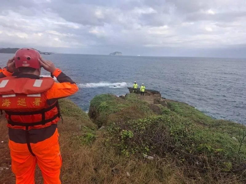 東北角磯釣客「消失礁岩」留下釣具　警消搜救中