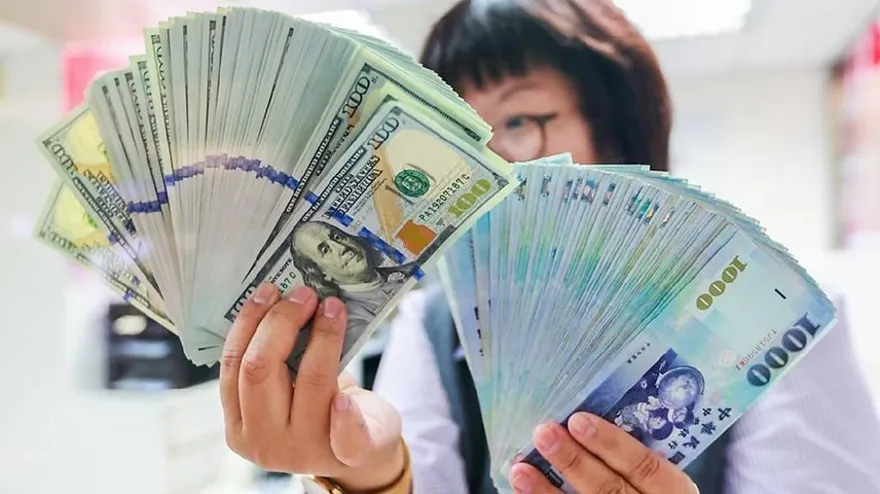 32元防線失守！三大壓力夾擊　新台幣重貶創10個月新低