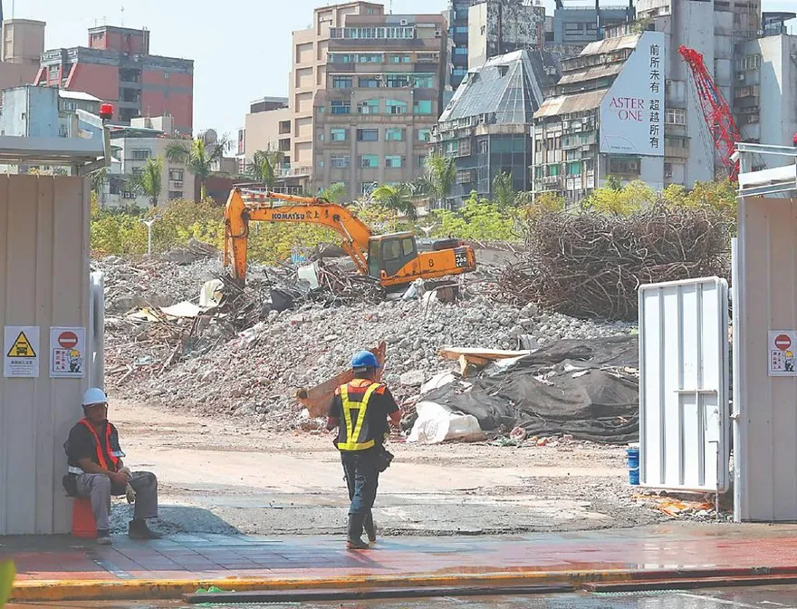 土方清運費暴漲3倍！台中建商被迫延後開　交屋危機浮現