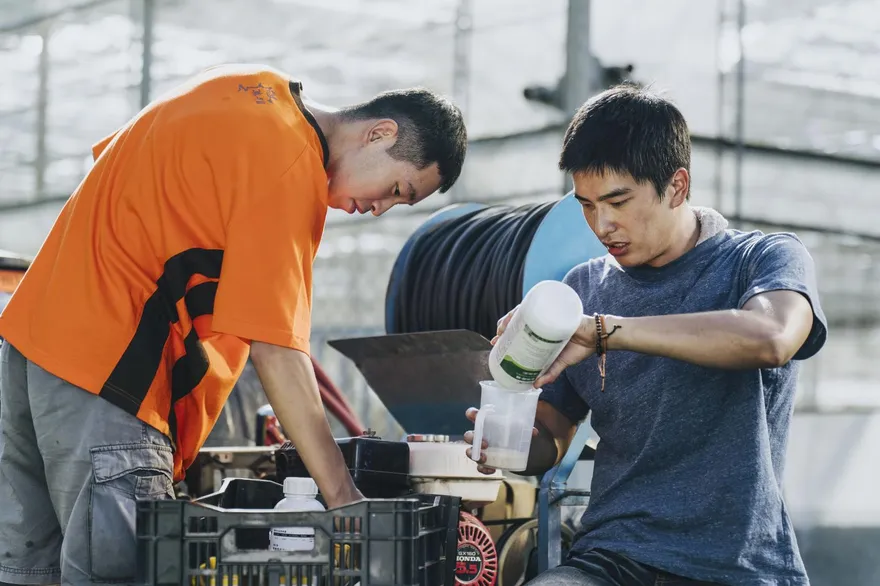 曾敬驊為戲下田！苦練農務還赴工廠打工　丁寧蹲點南投育幼院眼眶紅了