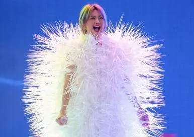 睽違12年香港開唱！孫燕姿首唱新歌超寵粉　劉德華、張學友、郭富城送祝福