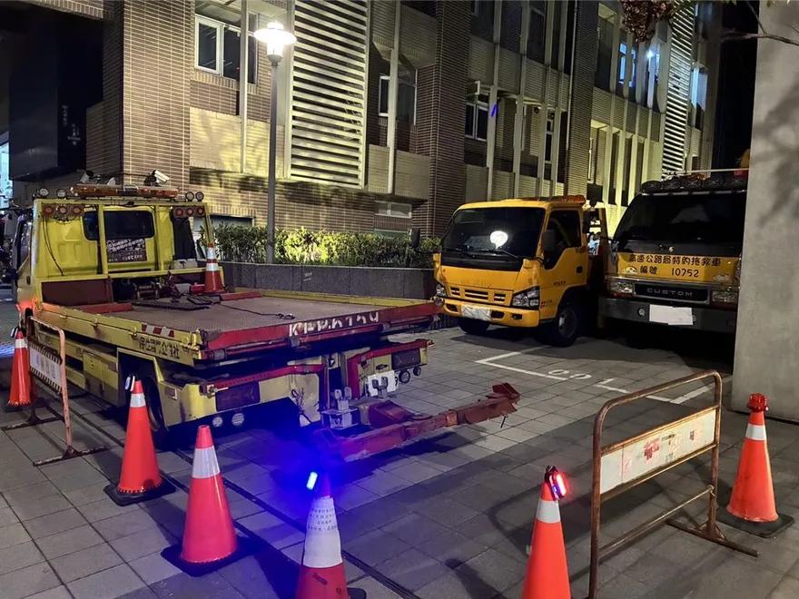 10公里收費高達8萬！北市警破獲「拖吊蟑螂」逮6人