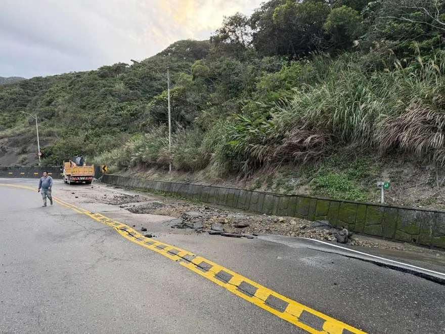 台2線86.5K「水管破裂」！公路局：預計今18時搶通