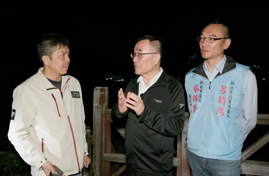 李四川凌晨突襲淡江大橋！親測風切聲　鄉親：川伯真的辛苦了