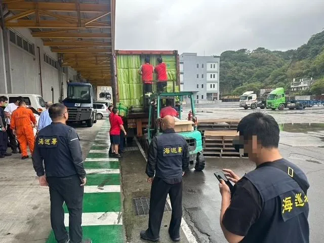 貨輪夾藏私菸闖關遭抓包　近25萬包市值2500萬