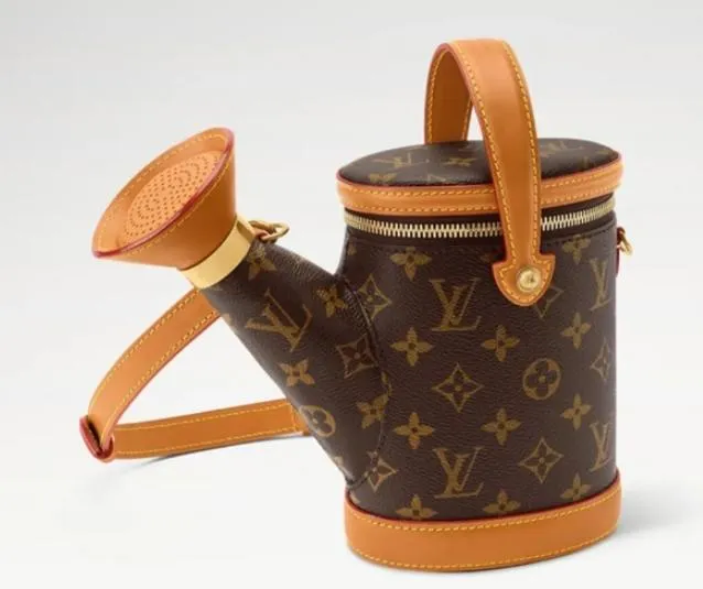 LV春季男士包出現「澆水壺」！陸官網售16.7萬引熱議