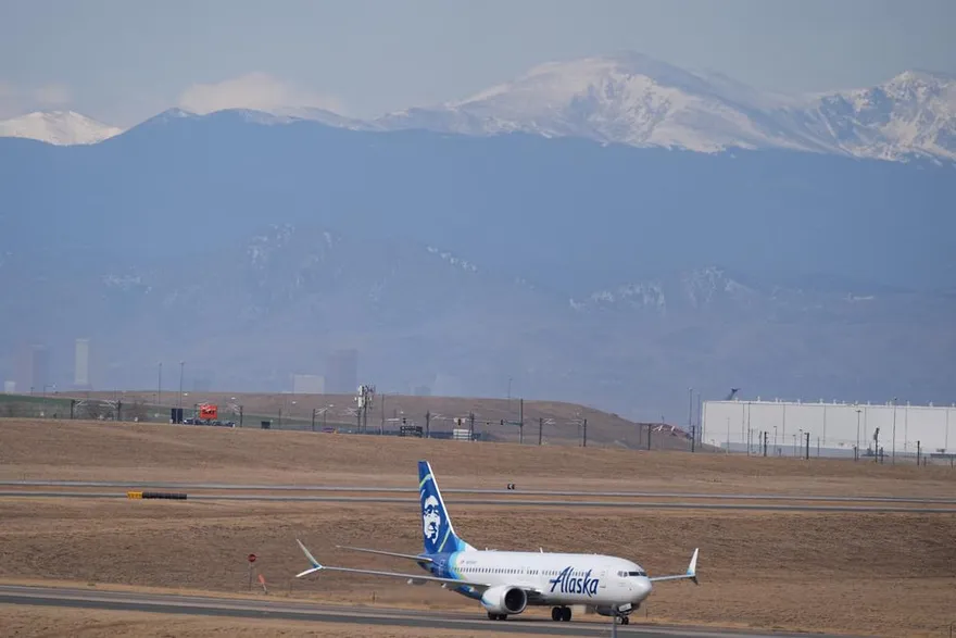 險釀大禍！美阿拉斯加客機降落險撞聯邦快遞　相距「僅91公尺」