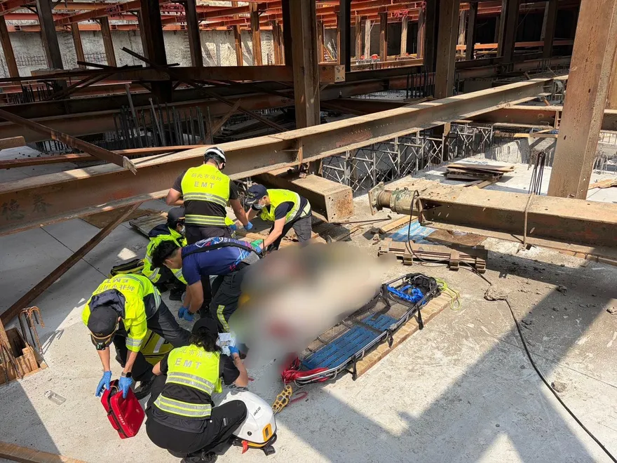 影/新莊工安意外！工人遭鋼筋猛砸後腦　送醫搶救不治