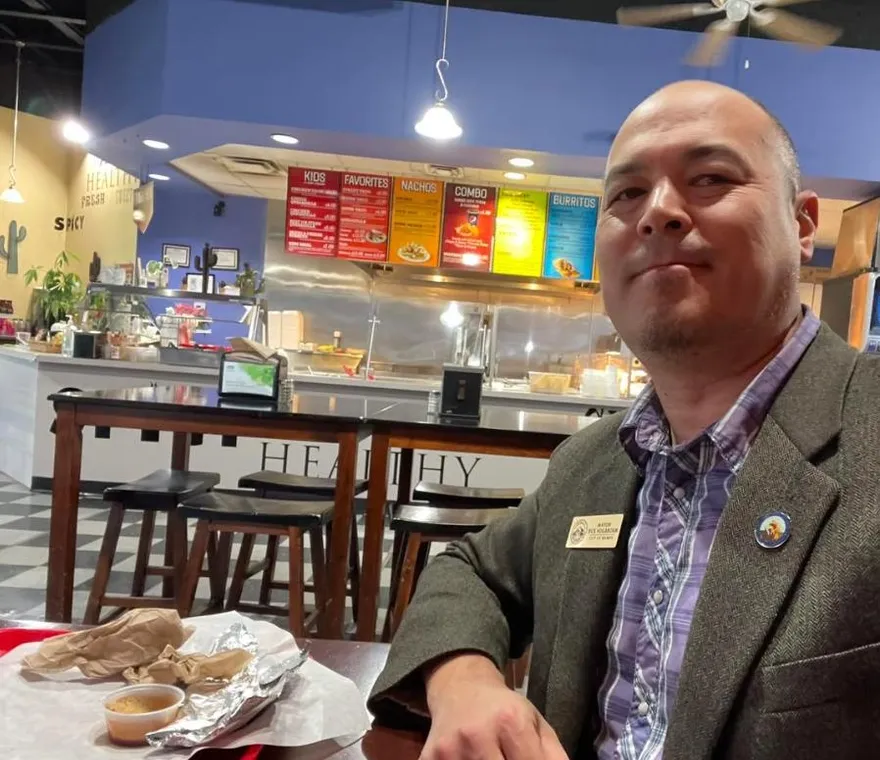 美愛達荷州47歲市長會議中突倒地猝逝　CPR救不回家屬悲痛