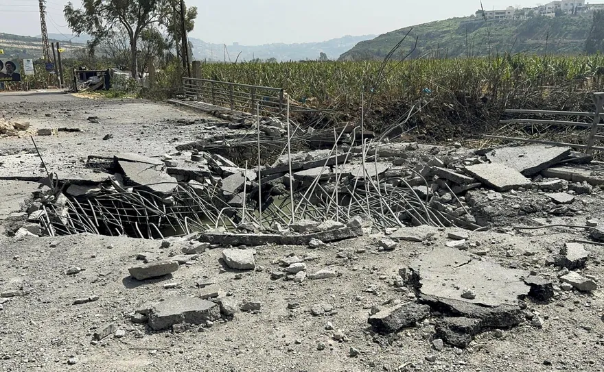 影/死神擦肩！俄記者黎巴嫩採訪突然「炸彈飛過來」　身後落下爆炸