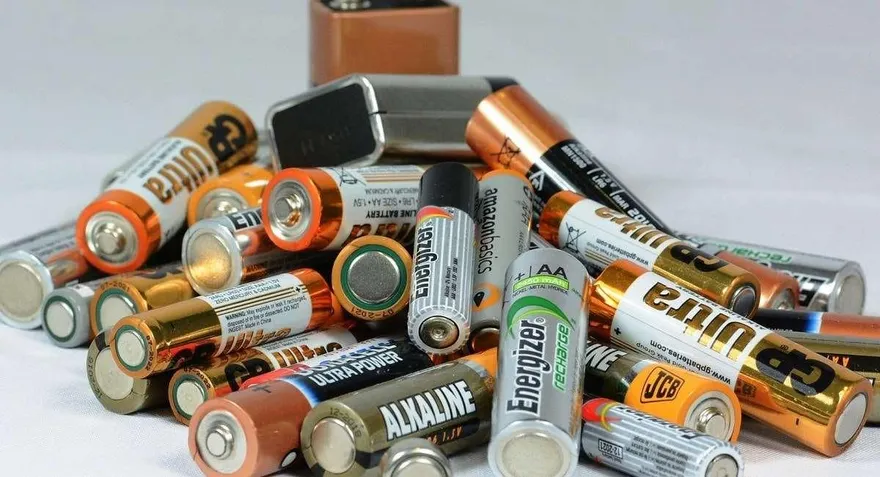 勿混入一般垃圾！鋰電池亂丟恐引爆炸　最重罰6千元