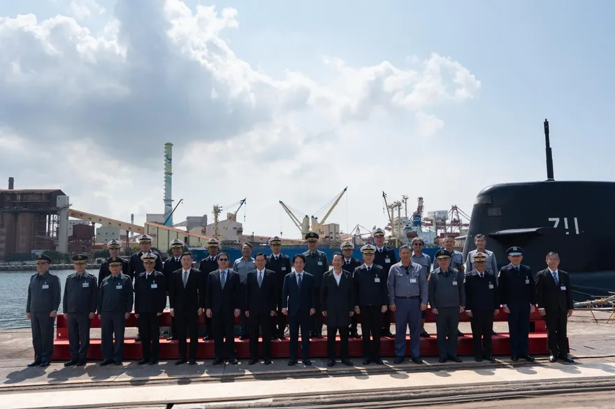 賴清德首登海鯤號內部曝　喊話在野速過國防特別預算條例