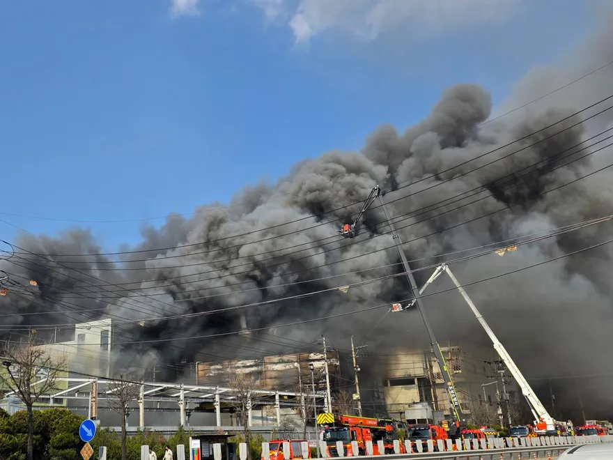 影/南韓汽車工廠「存放200公斤鈉」火勢難滅　至少14失聯53輕重傷